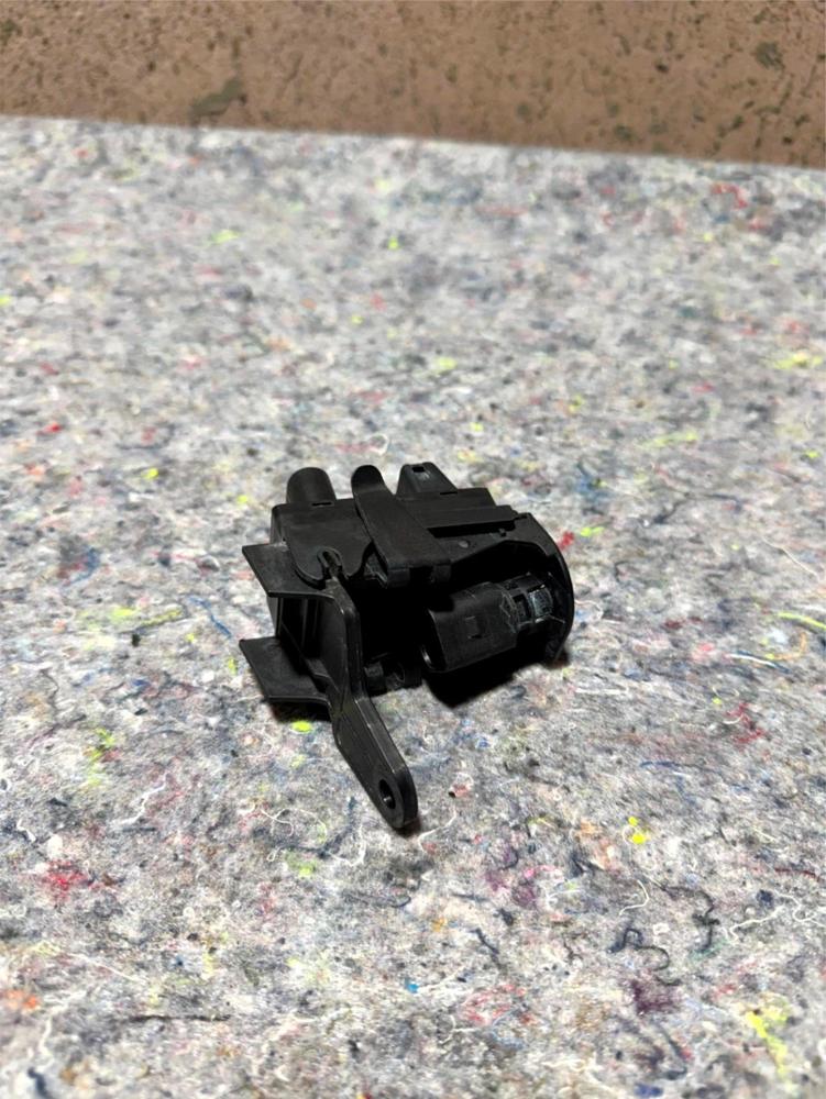 2015 Bentley Continental Air Quality Sensor & Bracket 4B0907659B 3D0907324C OEM – photo 1
