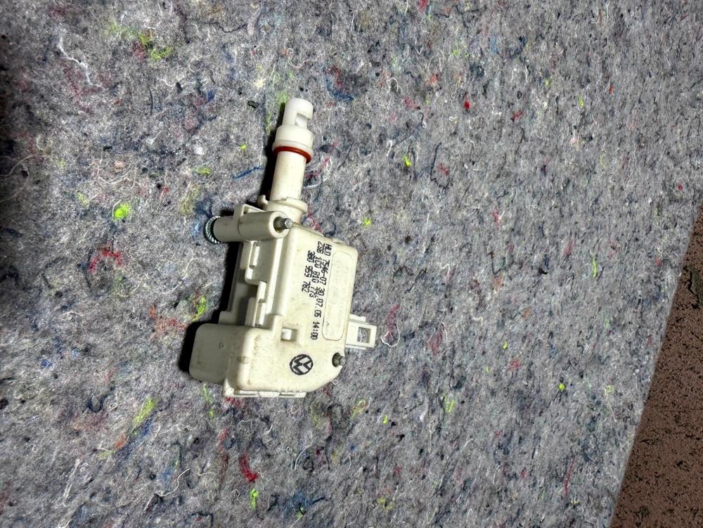 Fuel Gas Door Flap Actuator Beetle Jetta Golf Gti MK4 Passat B5 3B0 959 782 – photo 3
