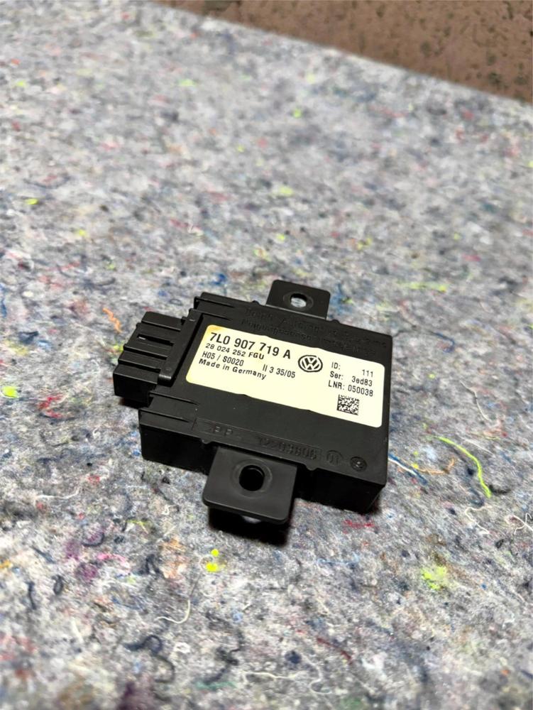 2003-2010 Porsche Cayenne Anti Theft Locking Control Module 7L0900719A OEM – photo 1