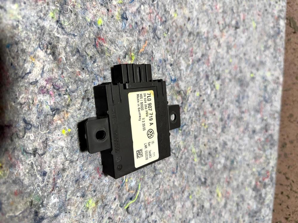 2003-2010 Porsche Cayenne Anti Theft Locking Control Module 7L0900719A OEM – photo 2