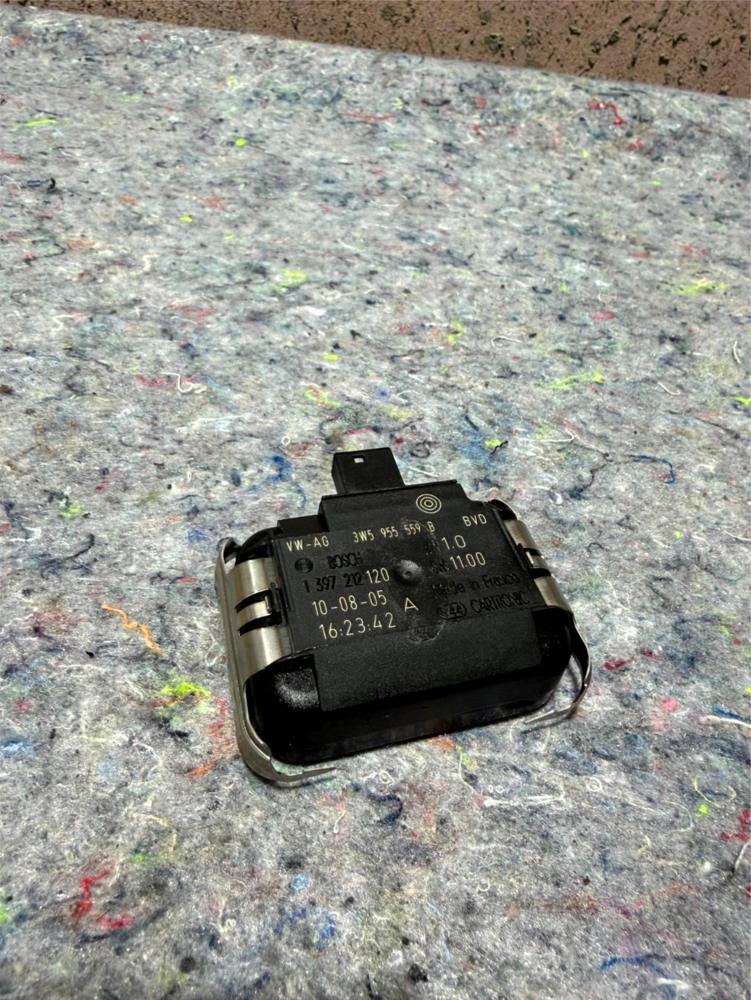Bentley Continental Flying Spur 05-13 Widnshield Rain Sensor OEM 2W5955559 – photo 1