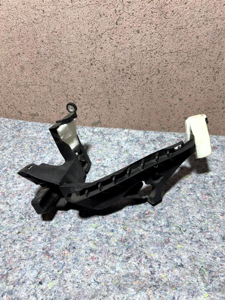 New 2009-2012 Audi A4 S4 OEM Left Driver Headlight Mounting Bracket 8K0805607L – photo 1