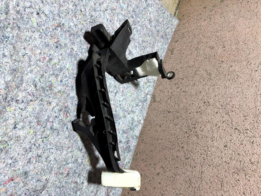 New 2009-2012 Audi A4 S4 OEM Left Driver Headlight Mounting Bracket 8K0805607L – photo 3