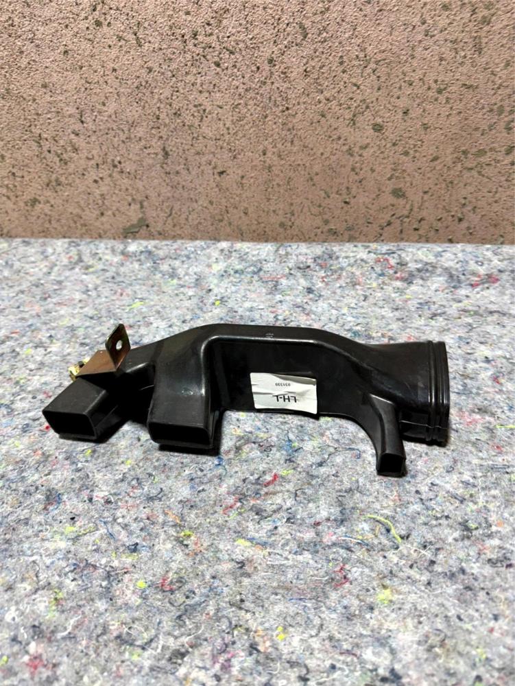 Bentley Continental GT 05 LH Front Foot Well Vent Sir Duct 3D1819167D – photo 1