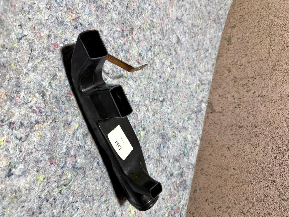 Bentley Continental GT 05 LH Front Foot Well Vent Sir Duct 3D1819167D – photo 4