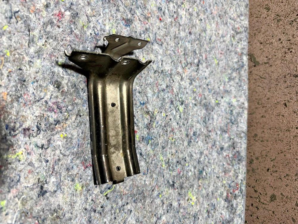 4L34197710AD Aluminum AC Condenser Bracket 2004-2008 Ford F150 OEM – photo 2