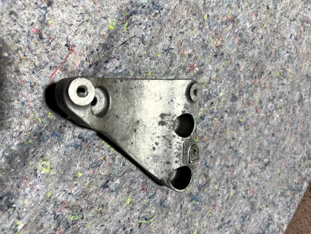 2014-2020 Maserati Ghibli AC Air Condition Compressor Mount Support Bracket OEM – photo 2