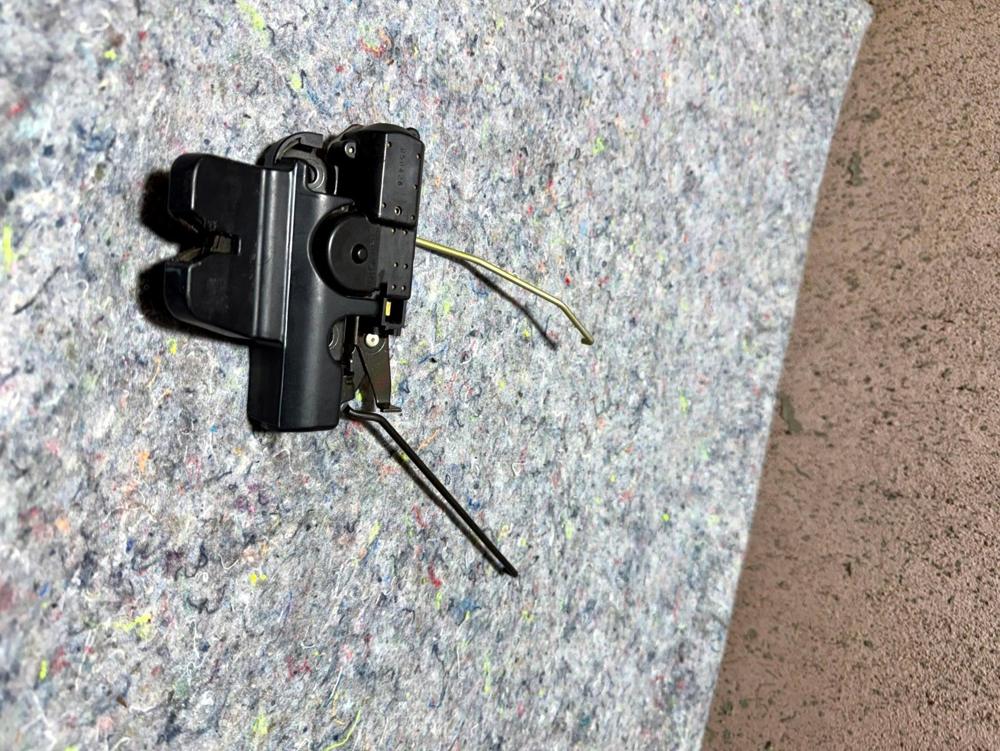 Lexus IS200 300 98-05 Central Locking Boot Lock Mechanism OEM – photo 2
