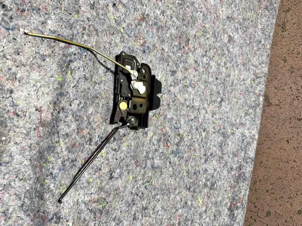 Lexus IS200 300 98-05 Central Locking Boot Lock Mechanism OEM – photo 3
