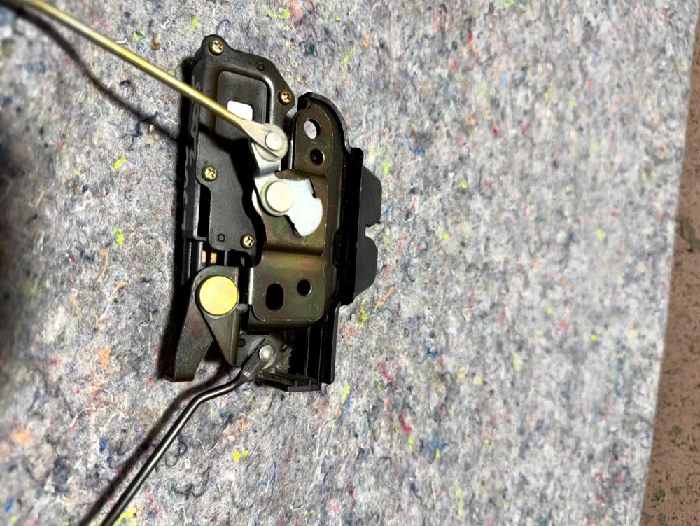 Lexus IS200 300 98-05 Central Locking Boot Lock Mechanism OEM – photo 4