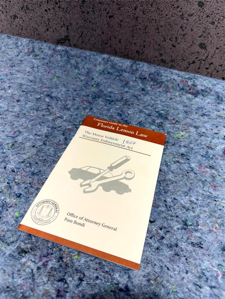 2017 Nissan Titan Owner's Manual Book Set with Case – photo 1