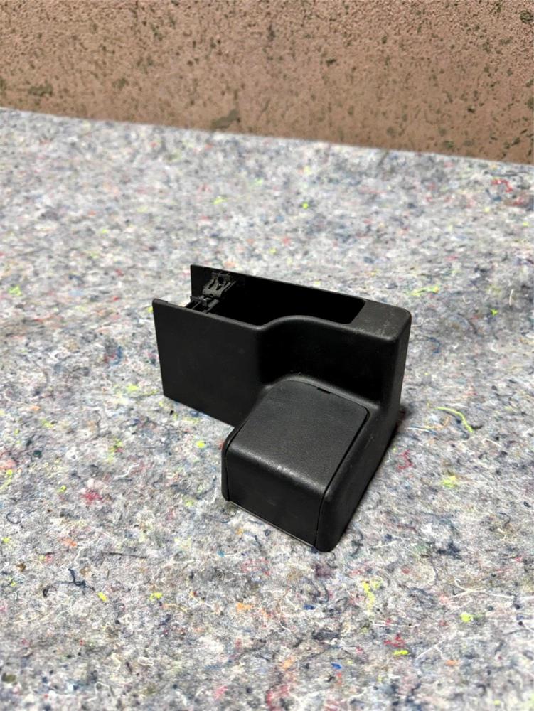Genuine Mopar Riser Shield Right Inboard 1RX02XDVAA – photo 1