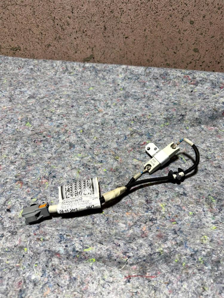2014-2017 Maserati Ghibli Rear Antenna Wire Harness OEM 06700079240 – photo 1