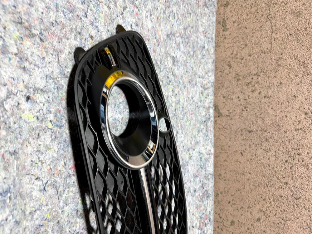 14-17 Audi Q5 Front Left Driver Side Lower Grille Grill Black 8R0807681S OEM – photo 2