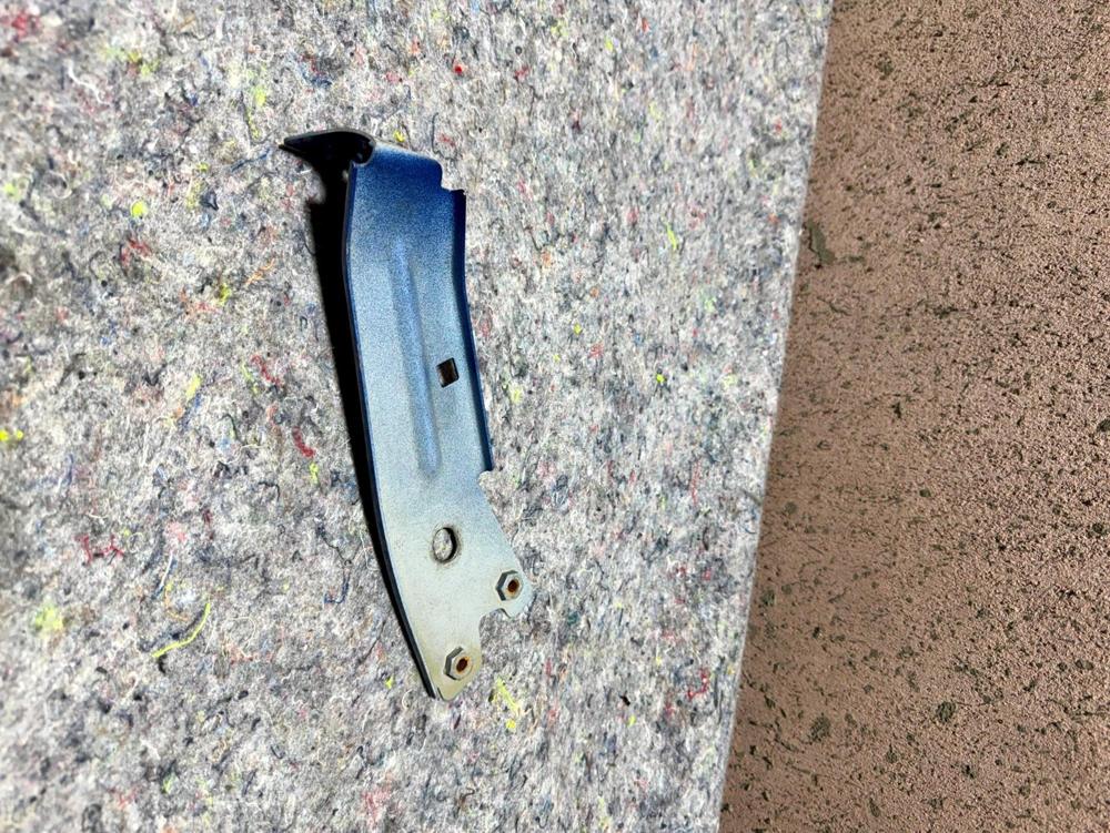 2014-2020 Maserati Ghibli Front Left Fender Mount Support Bracket OEM – photo 2
