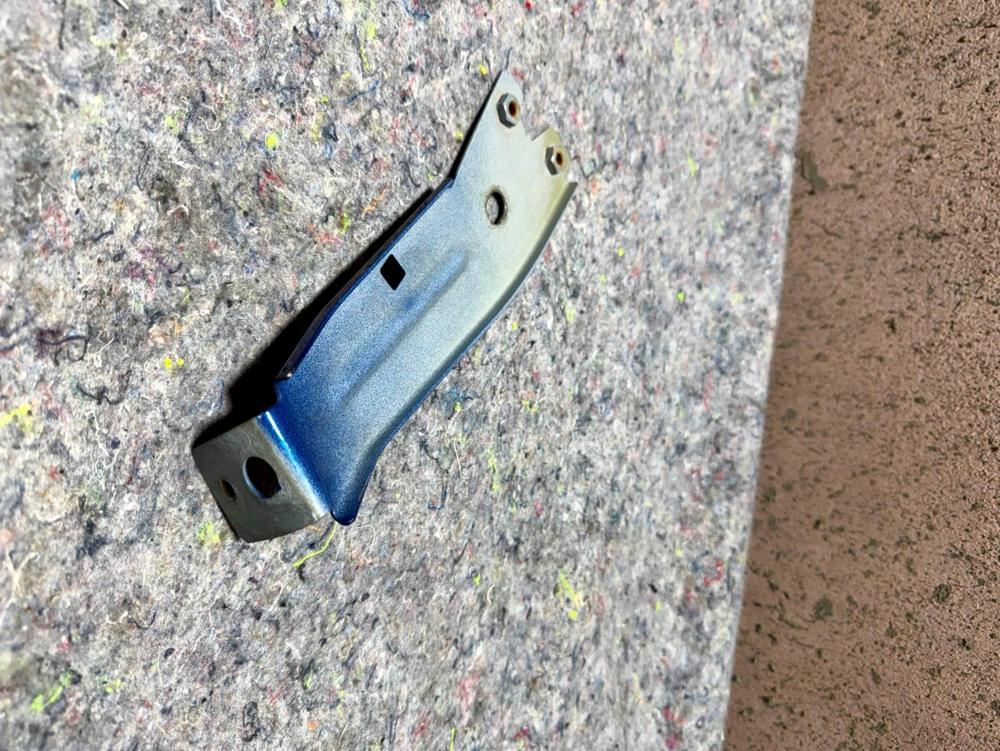 2014-2020 Maserati Ghibli Front Left Fender Mount Support Bracket OEM – photo 4