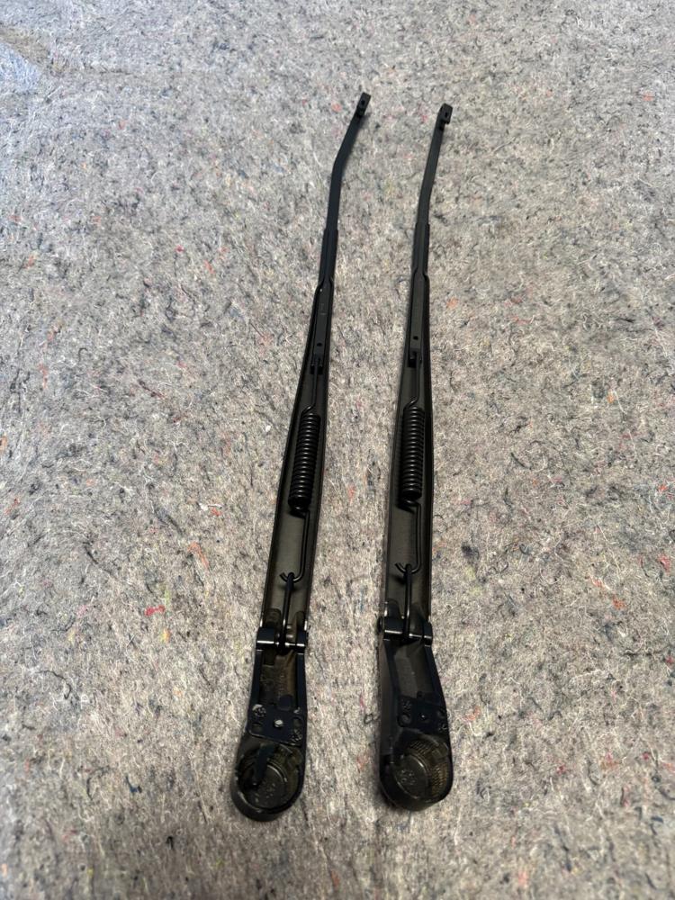 2015-2020 Ford F150 Raptor Front Aindshield Wiper Arms OEM 89813596 – photo 2