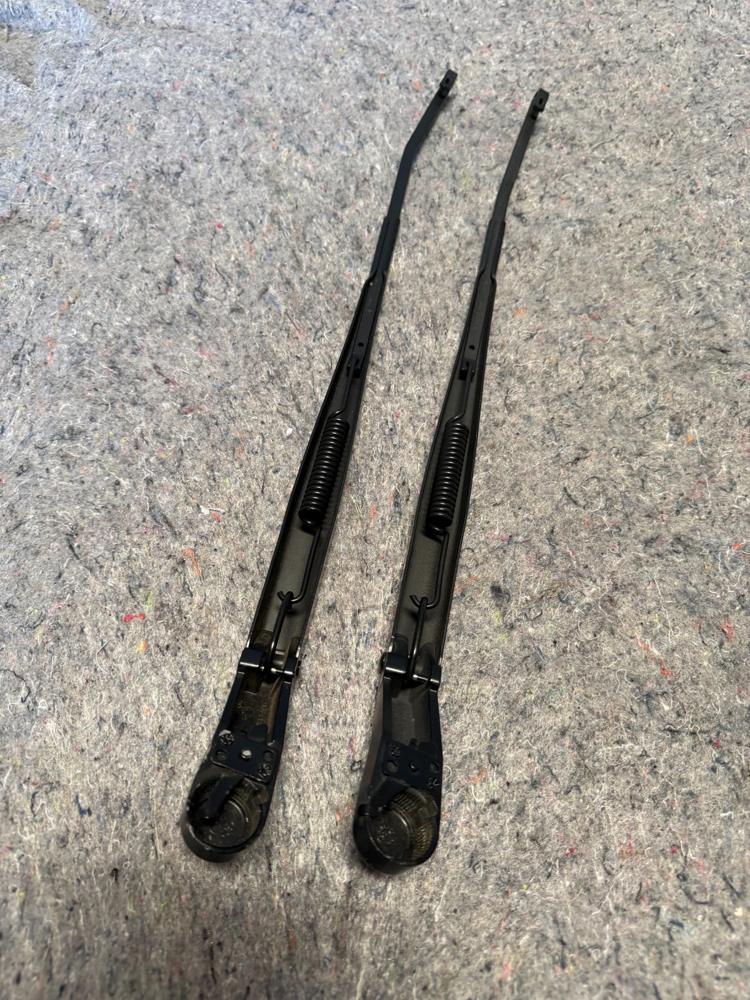 2015-2020 Ford F150 Raptor Front Aindshield Wiper Arms OEM 89813596 – photo 3