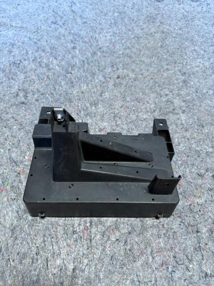 2018 Mustang GT350 Fuse Box Top Lid OEM – photo 1