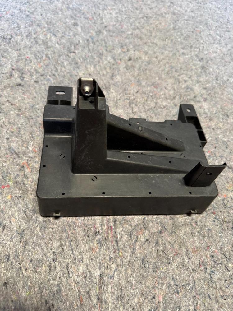2018 Mustang GT350 Fuse Box Top Lid OEM – photo 2