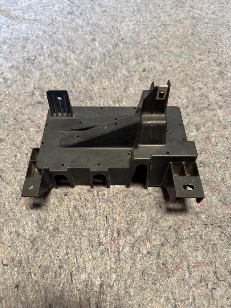 2018 Mustang GT350 Fuse Box Top Lid OEM – photo 3