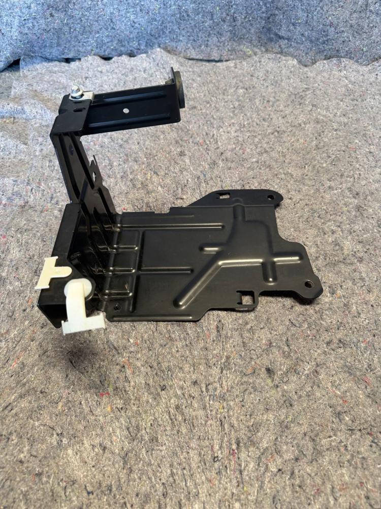 2018-2020 Ford F350 Sd Engine Bay Fuse Box Bracket HU5T-14A465-AD OEM – photo 3