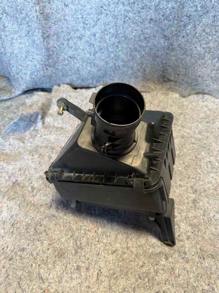 1999-2002 Toyota 4RUNNER Air Intake Cleaner Filter Box OEM – photo 4