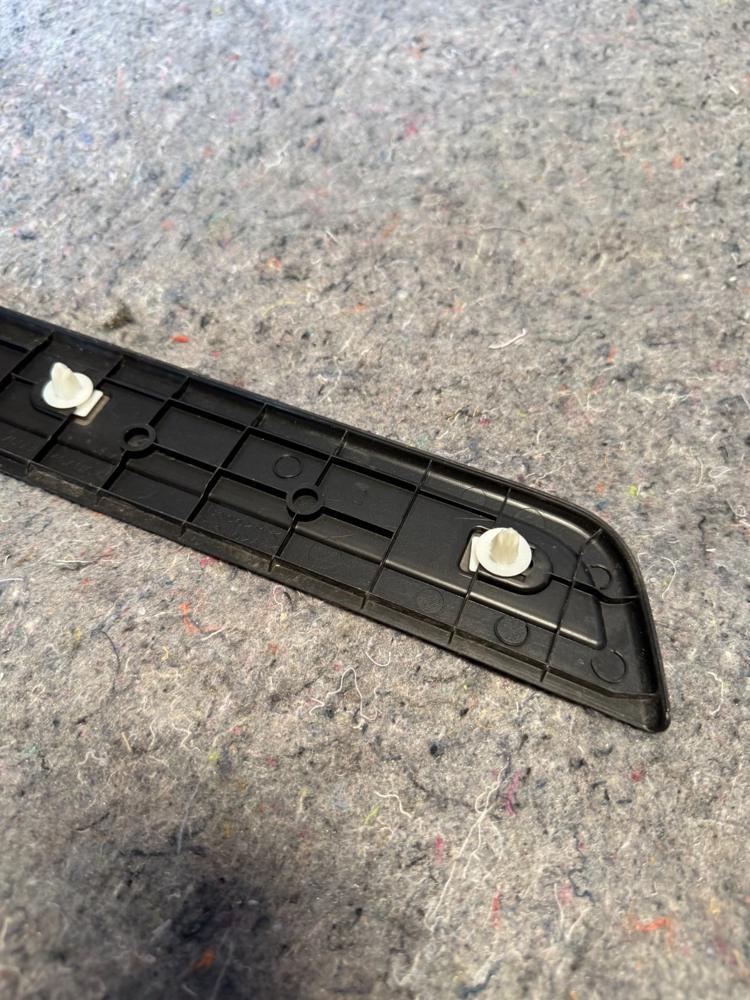 2017 Infiniti Q50 3.0L Right Front Door Sill 769B04GA0A – photo 2