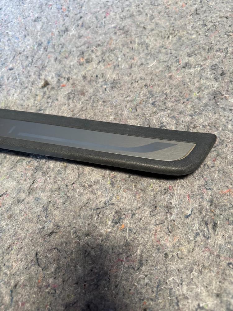 2017 Infiniti Q50 3.0L Right Front Door Sill 769B04GA0A – photo 3