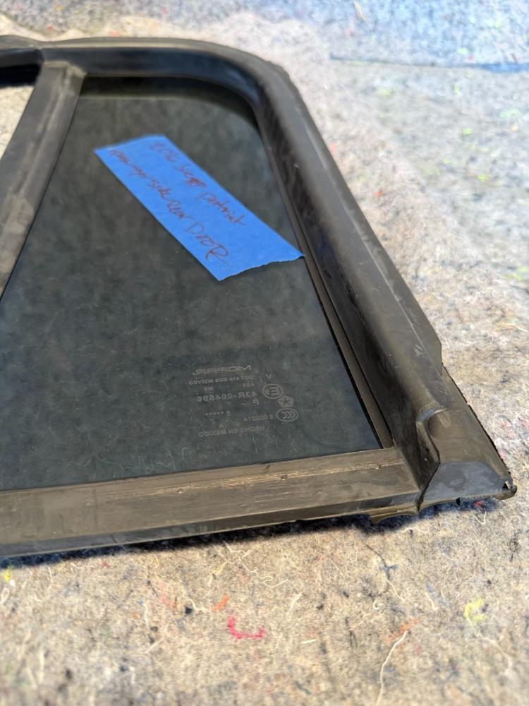 2006-2011 Jeep Patriot Left Rear Driver Door Vent Glass with Seal – photo 2