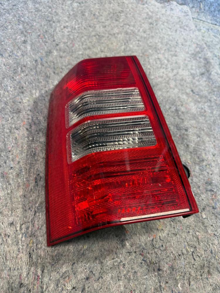 2007 2012 Jeep Patriot Left Driver Tail Light OEM 05160365AE – photo 1