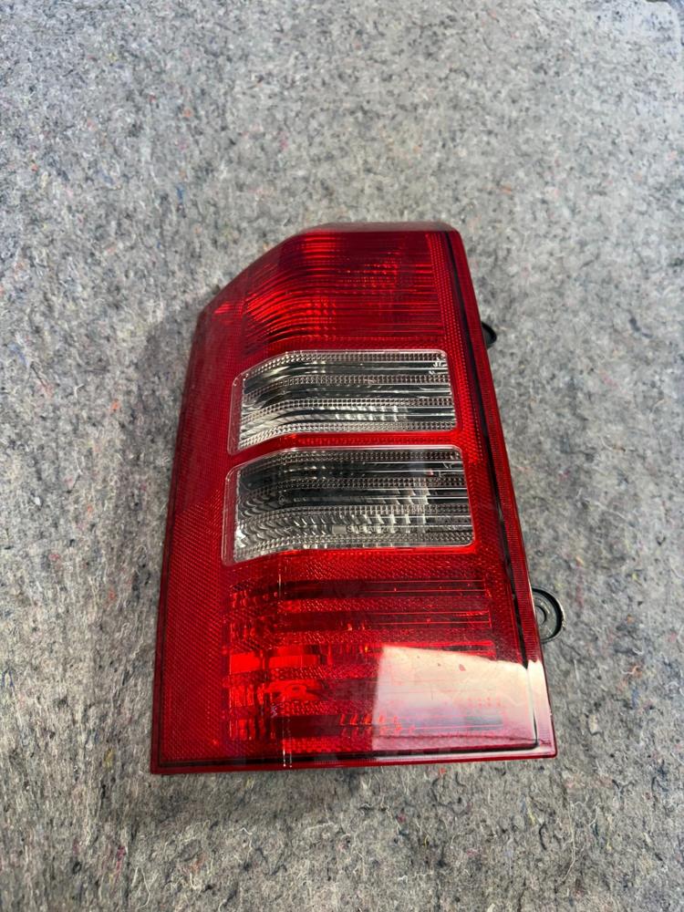 2007 2012 Jeep Patriot Left Driver Tail Light OEM 05160365AE – photo 2