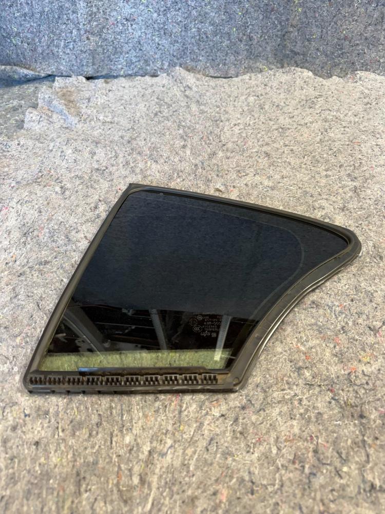 Infiniti Q50 2017-2023 Rear Left Driver Side Quarter Window Glass & Seal OEM – photo 2