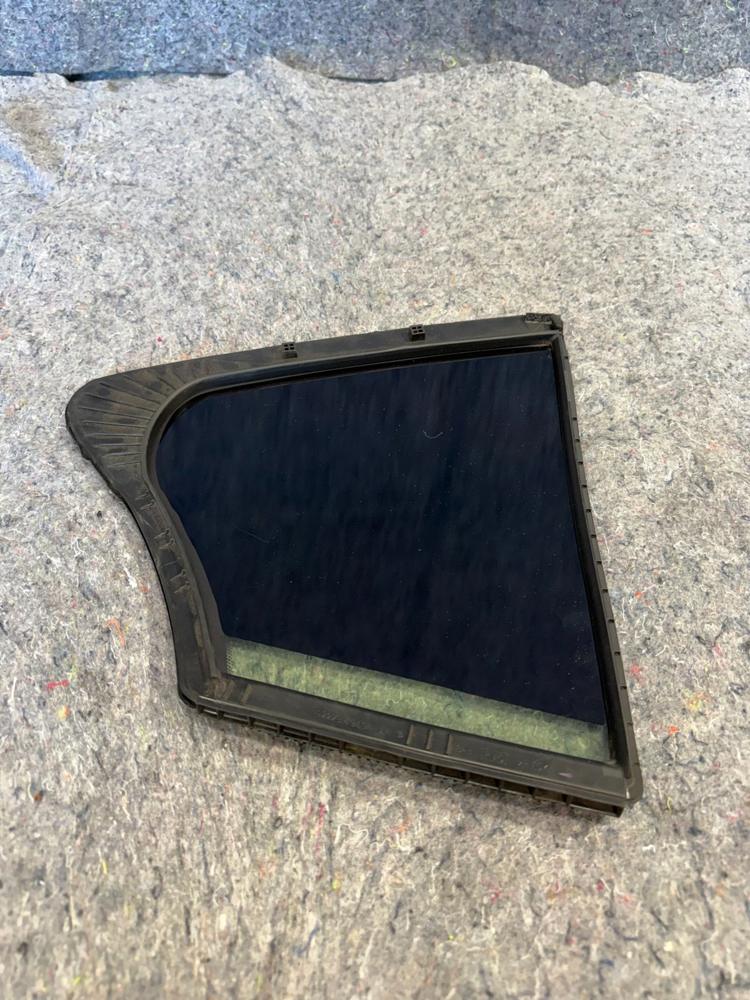 Infiniti Q50 2017-2023 Rear Left Driver Side Quarter Window Glass & Seal OEM – photo 3
