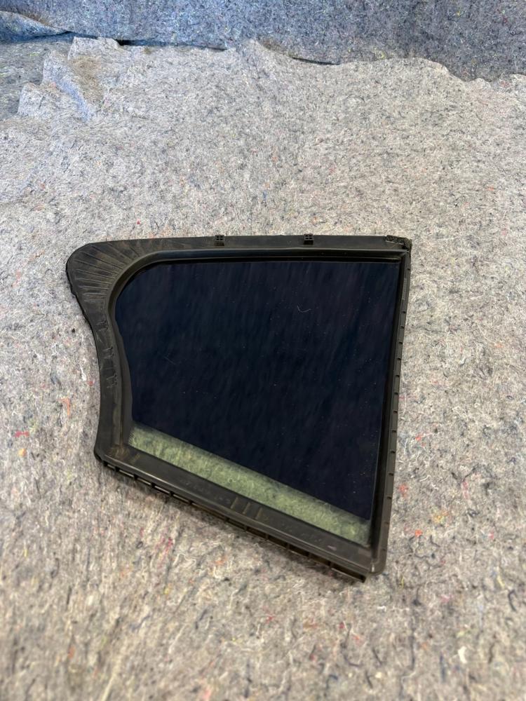 Infiniti Q50 2017-2023 Rear Left Driver Side Quarter Window Glass & Seal OEM – photo 4