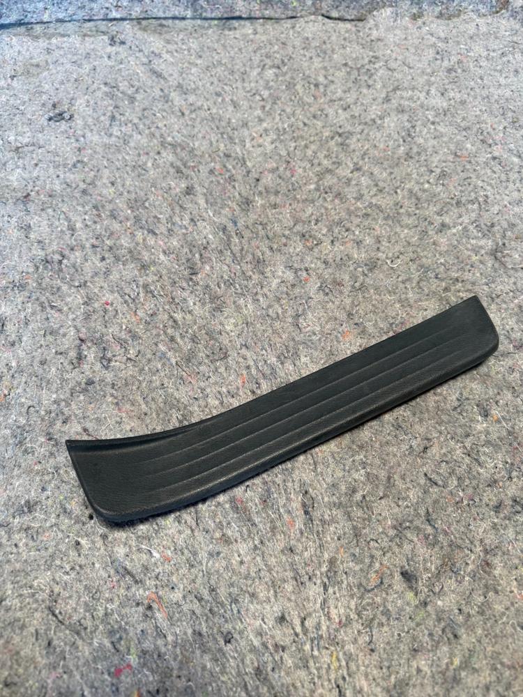 2014-2024 Infiniti Q50 Rear Right Door Sill Scuff Plate Step Trim Cover OEM – photo 1