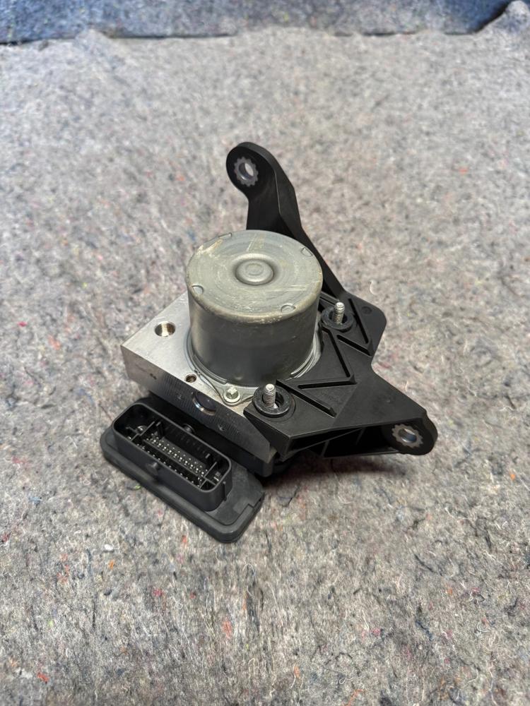 2018 Chevy Spark ABS Pump 42483587 OEM – photo 1