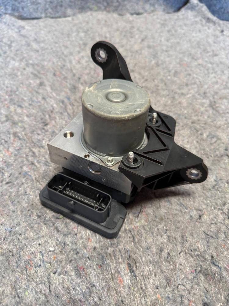 2018 Chevy Spark ABS Pump 42483587 OEM – photo 3