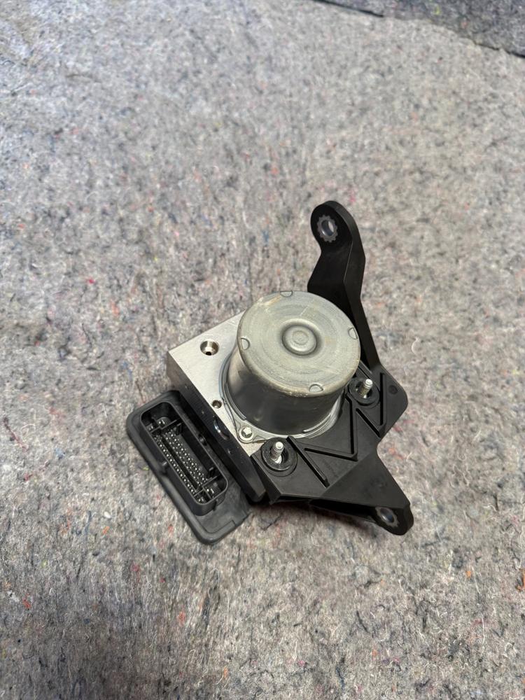 2018 Chevy Spark ABS Pump 42483587 OEM – photo 4