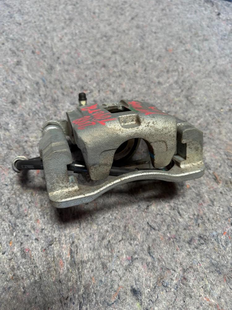 Passenger Right Front Brake Caliper 16-20 Toyota Yaris OEM – photo 3