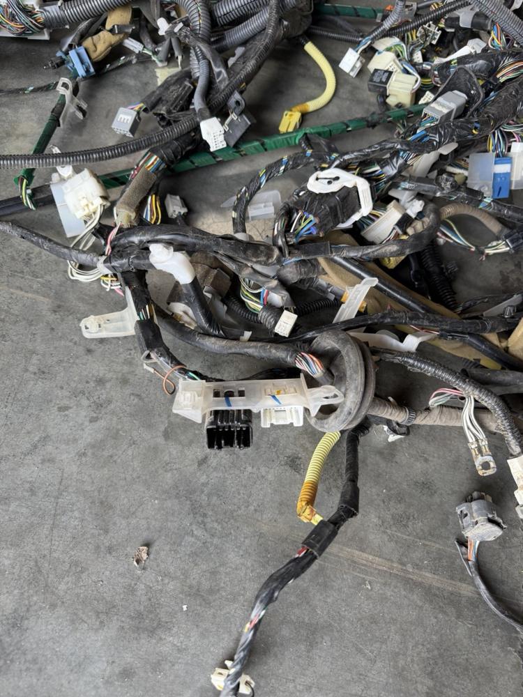 2000 Toyota 4Runner 4WD Main Body Wiring Harness 8214835450C – photo 2