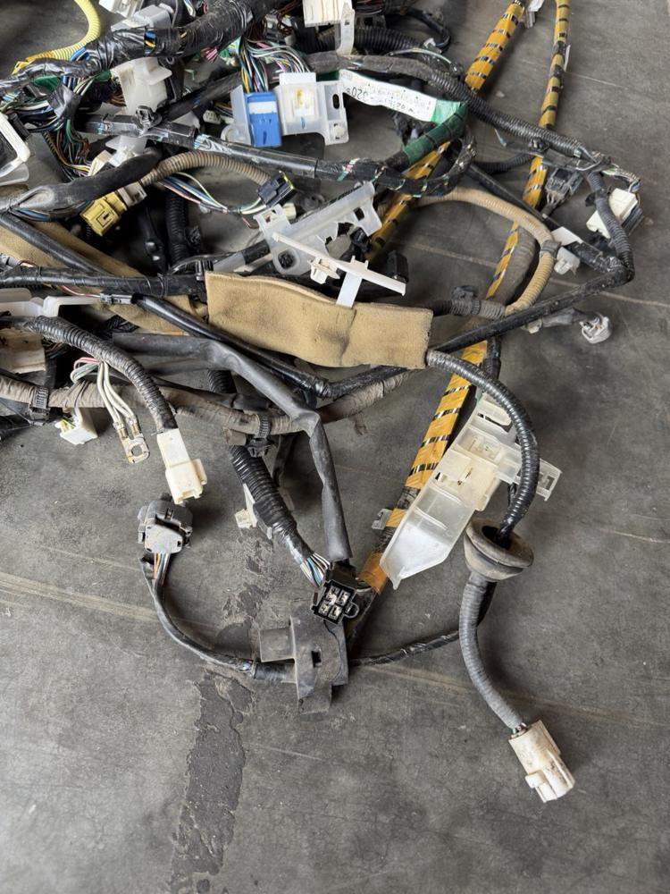 2000 Toyota 4Runner 4WD Main Body Wiring Harness 8214835450C – photo 3