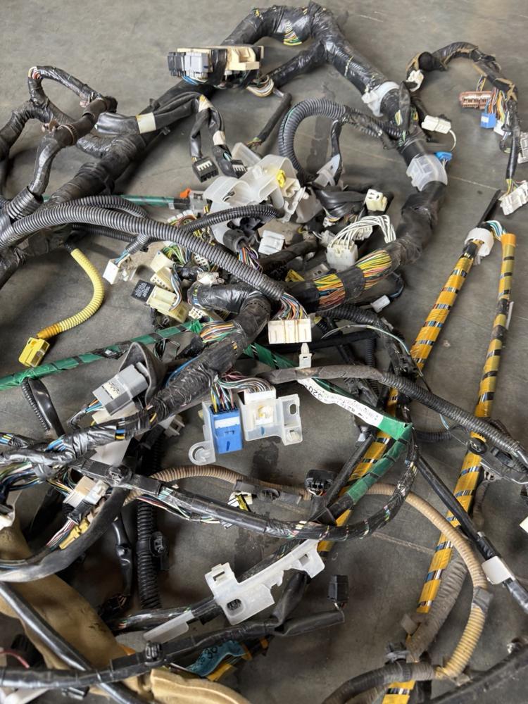2000 Toyota 4Runner 4WD Main Body Wiring Harness 8214835450C – photo 4