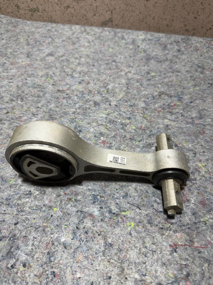 2014-2019 Maserati Ghiblli OEM Turbo Engine Support Mount Bracket 06700048690 – photo 4