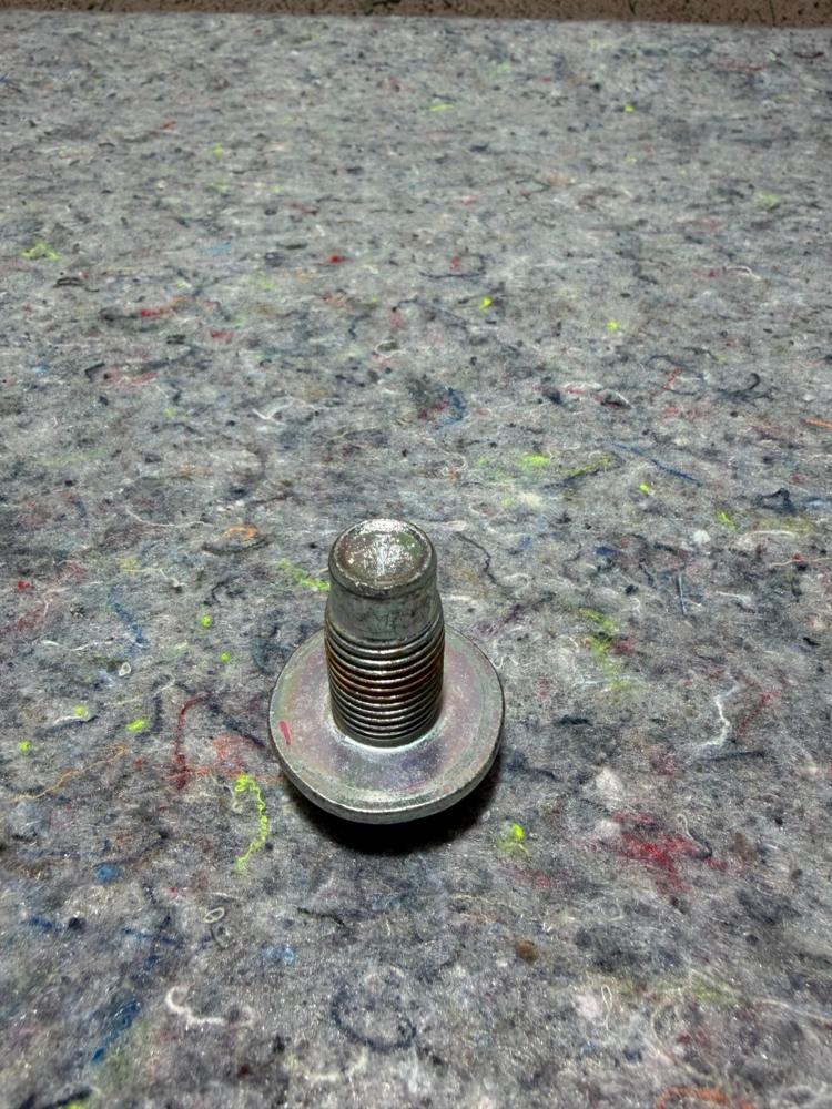 Chevy Sparl Steering Knuckle Bolt – photo 1