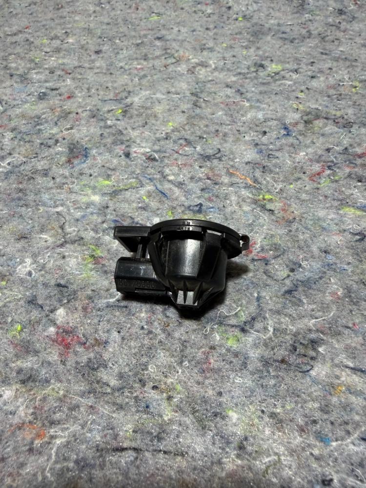95-04 Toyota Tacoma Glove Box Compartment Light 166-75386 Genuine OEM – photo 3