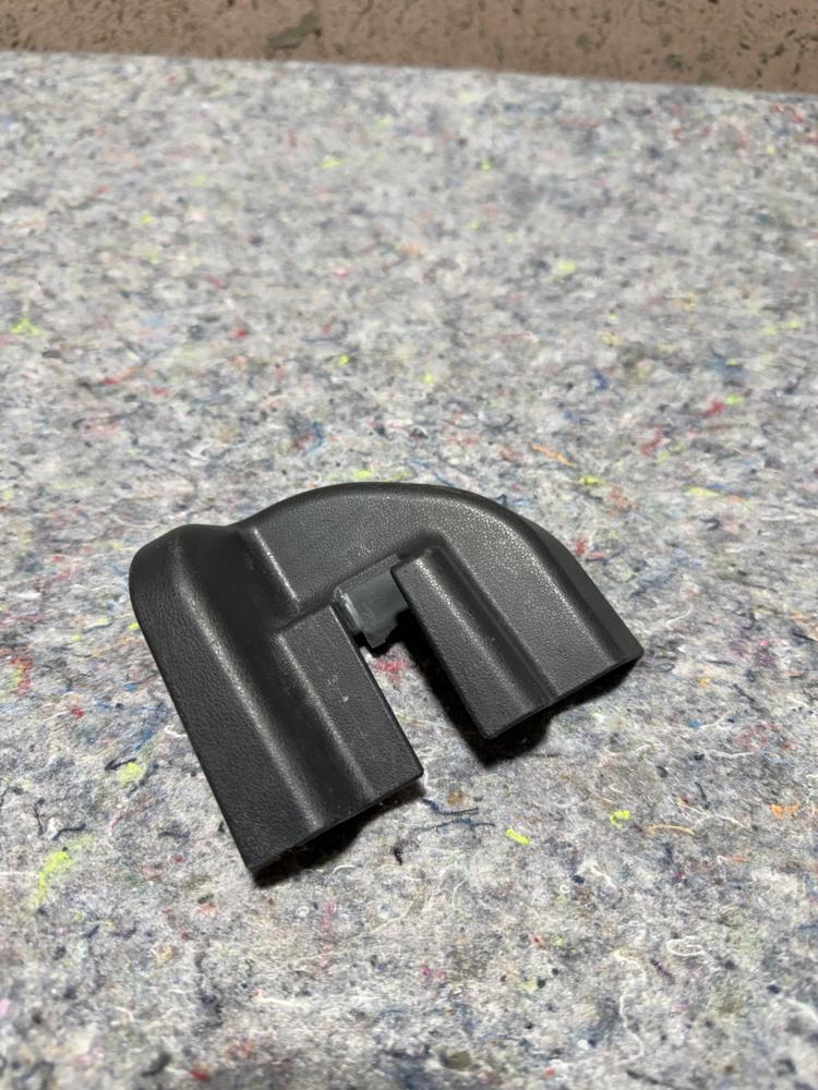 05-10 Toyota Scion Outer Left Seat Track Cover Plastic Black – photo 1