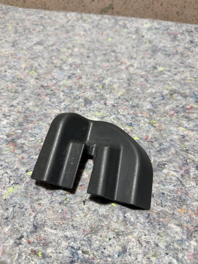 05-10 Toyota Scion Outer Left Seat Track Cover Plastic Black – photo 3