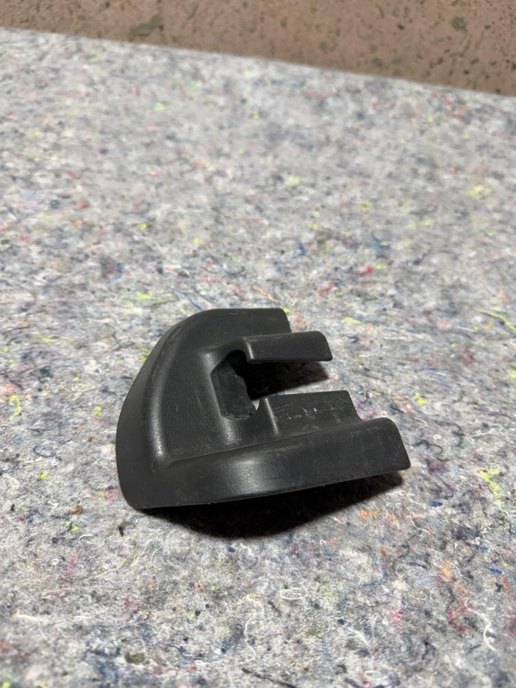 05-10 Toyota Scion Outer Left Seat Track Cover Plastic Black – photo 4