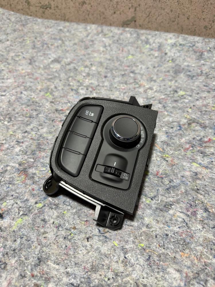 21 Chevy Spark Headlight Control W/traction Control Switch 95248626 – photo 1